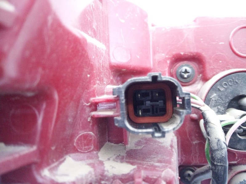 Recambio de piloto trasero derecho para kia sportage drive 2wd referencia OEM IAM R250RR02 92402F1500 E2-B5-49-1