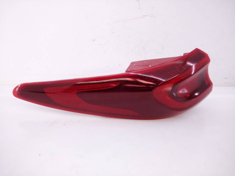 Recambio de piloto trasero izquierdo para kia sportage drive 2wd referencia OEM IAM L150LR01 92401F1500 E2-B5-44-2
