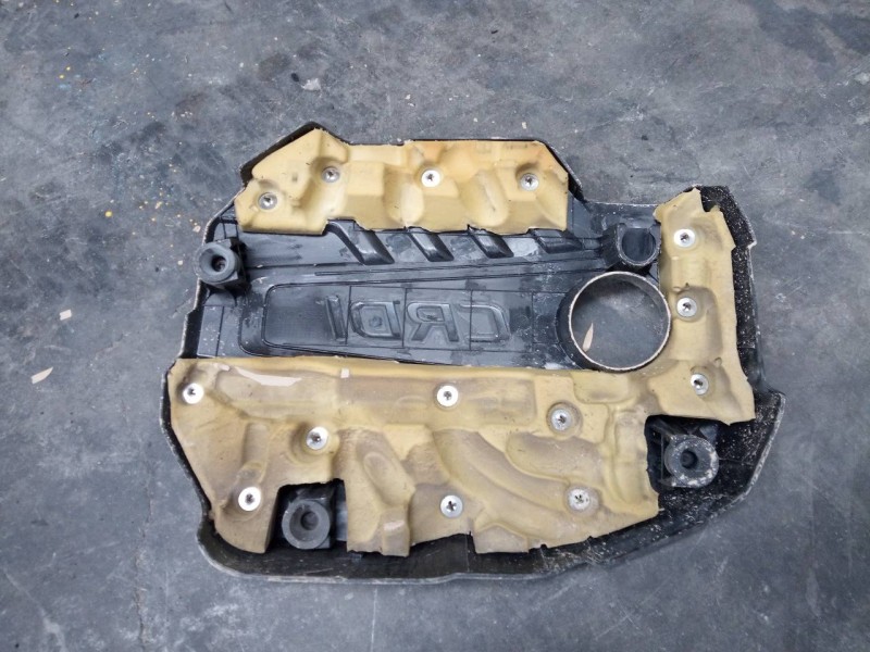 Recambio de tapa motor para kia sportage drive 2wd referencia OEM IAM   