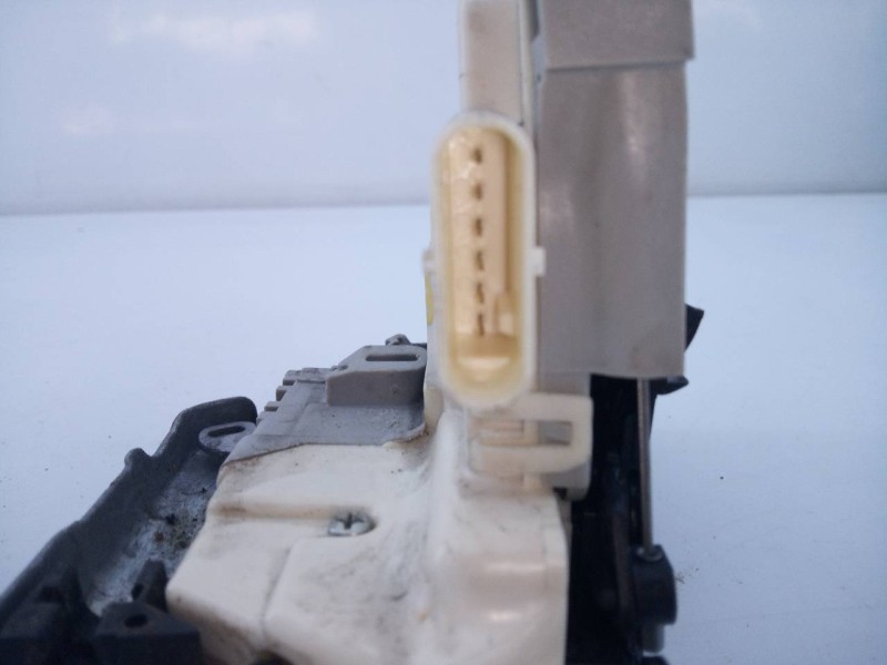 Recambio de cerradura puerta delantera derecha para audi a3 sedán(8vs) ambition referencia OEM IAM   E1-B6-36-2