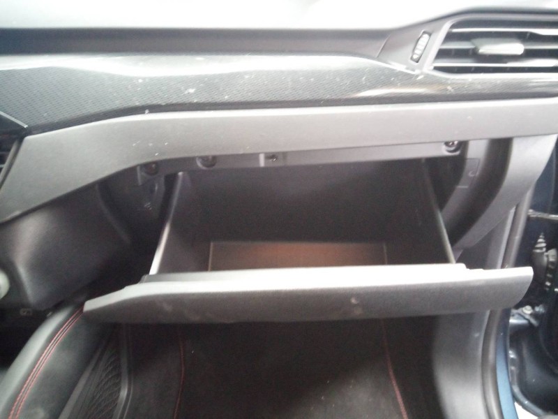 Recambio de guantera para ford kuga titanium referencia OEM IAM   