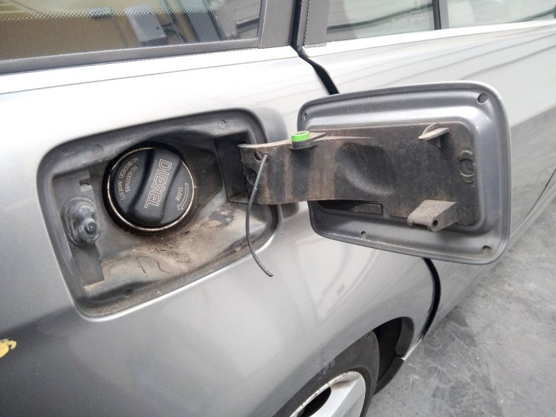 Recambio de tapa exterior combustible para bmw serie 3 touring (e91) 330d referencia OEM IAM   
