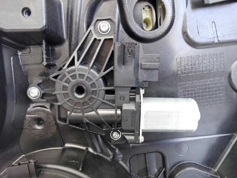 Recambio de elevalunas trasero derecho para mercedes-benz clase gla (w156) gla 200 cdi (156.908) referencia OEM IAM   E1-A2-22-1