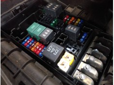 CAJA RELES / FUSIBLES 