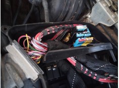 CAJA RELES / FUSIBLES 