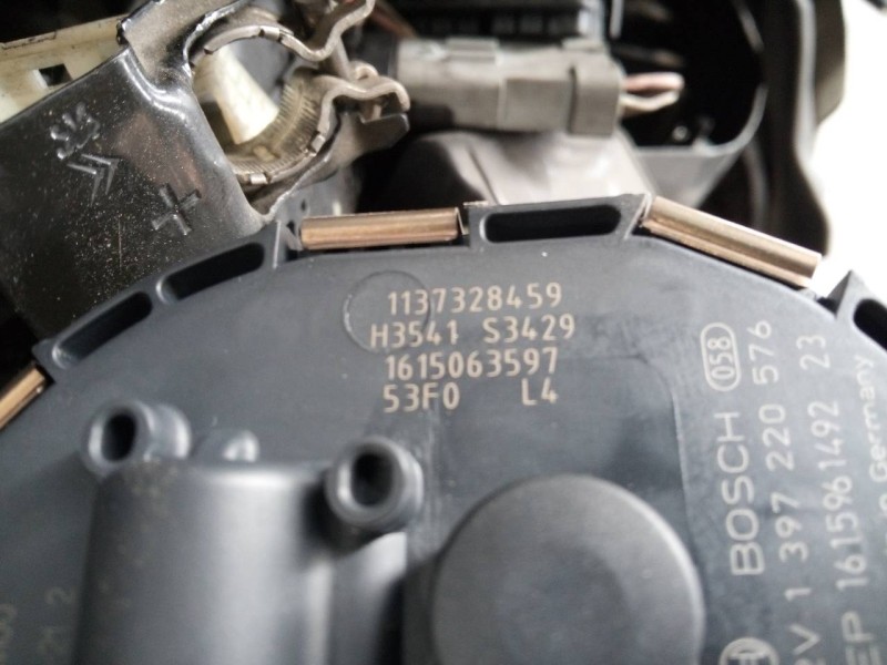 Recambio de motor limpia delantero para peugeot 5008 allure referencia OEM IAM 1397220576 1615961492 