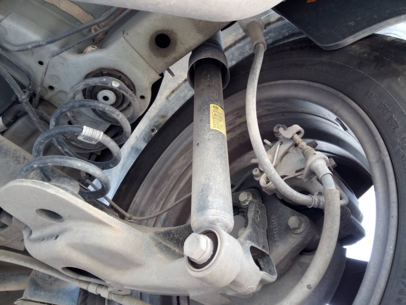 Recambio de amortiguador trasero derecho para opel mokka x selective start/stop referencia OEM IAM 42456909  