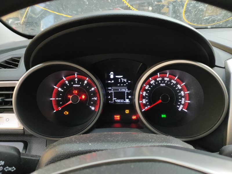 Recambio de cuadro instrumentos para ssangyong tivoli crystal 4x2 referencia OEM IAM 8021035050 170508 E1-B3-7-2