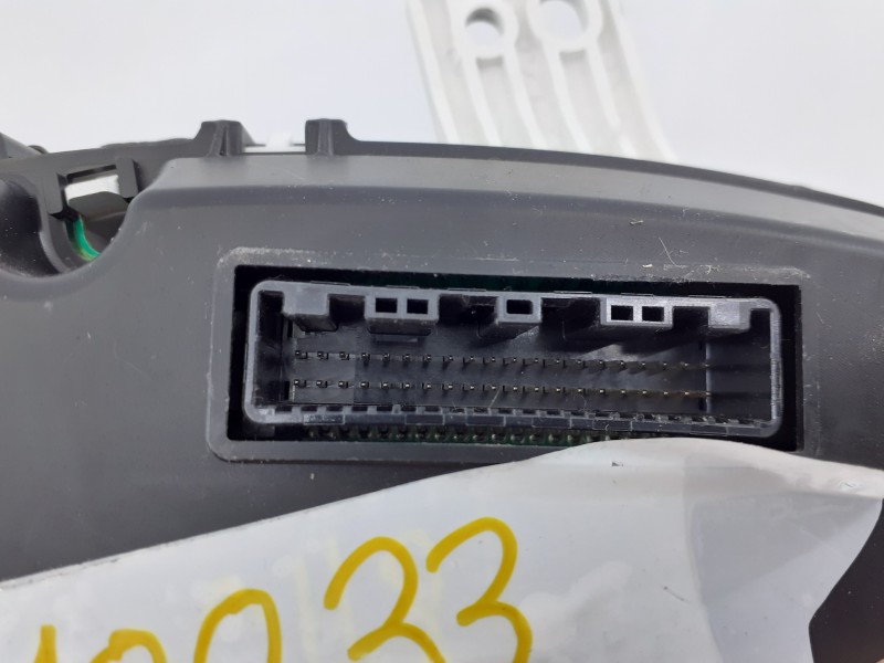 Recambio de cuadro instrumentos para ssangyong tivoli crystal 4x2 referencia OEM IAM 8021035050 170508 E1-B3-7-2