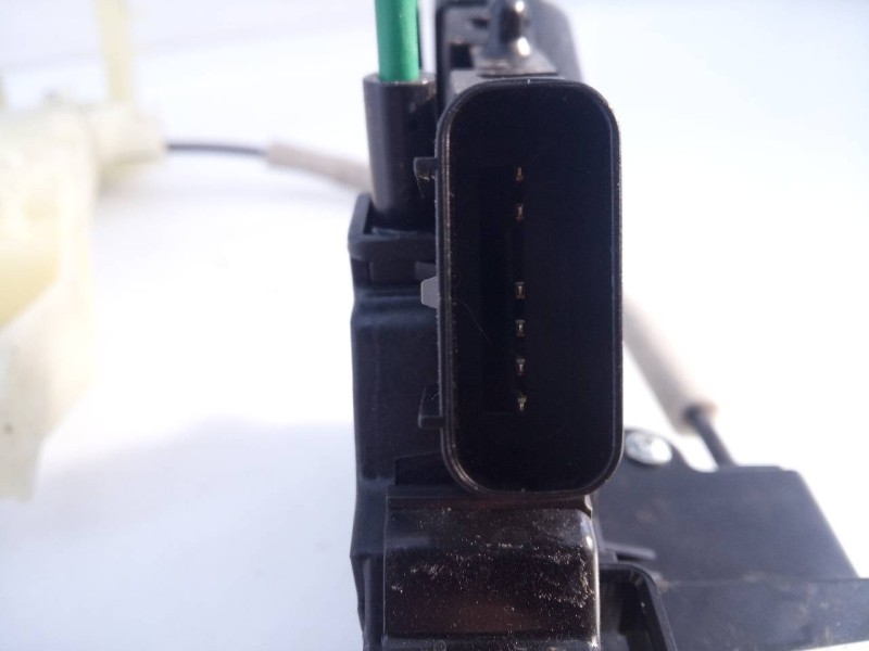 Recambio de cerradura puerta delantera izquierda para ssangyong tivoli crystal 4x2 referencia OEM IAM 7121035020  1-B3-51-2