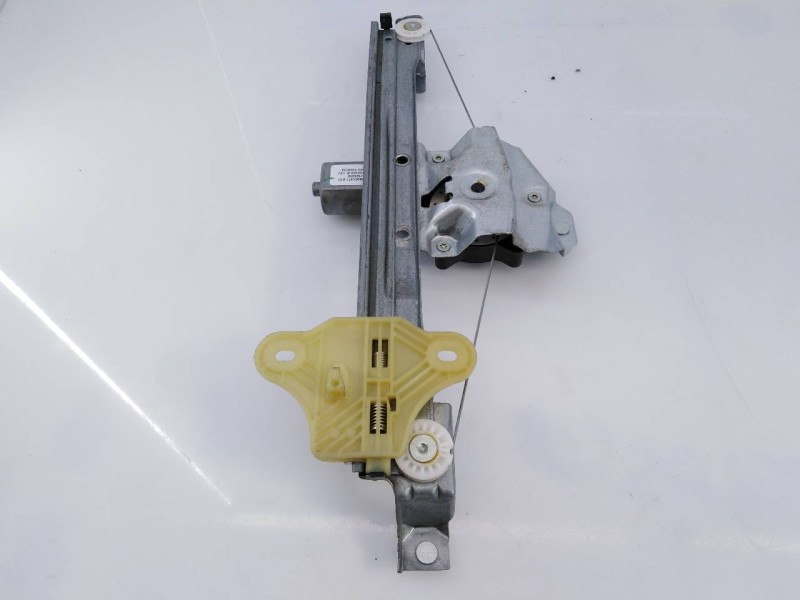 Recambio de elevalunas trasero derecho para renault captur zen referencia OEM IAM 19031060034 827009380R E1-A1-28-2