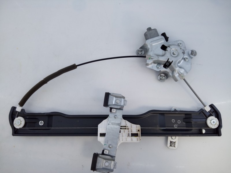 Recambio de elevalunas delantero derecho para ssangyong tivoli crystal 4x2 referencia OEM IAM U7C29L4  E3-A3-20-2