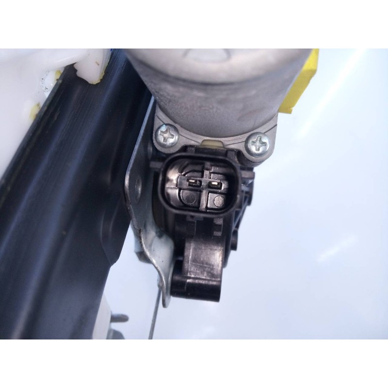 Recambio de elevalunas trasero derecho para ssangyong tivoli crystal 4x2 referencia OEM IAM   E1-B3-4-1