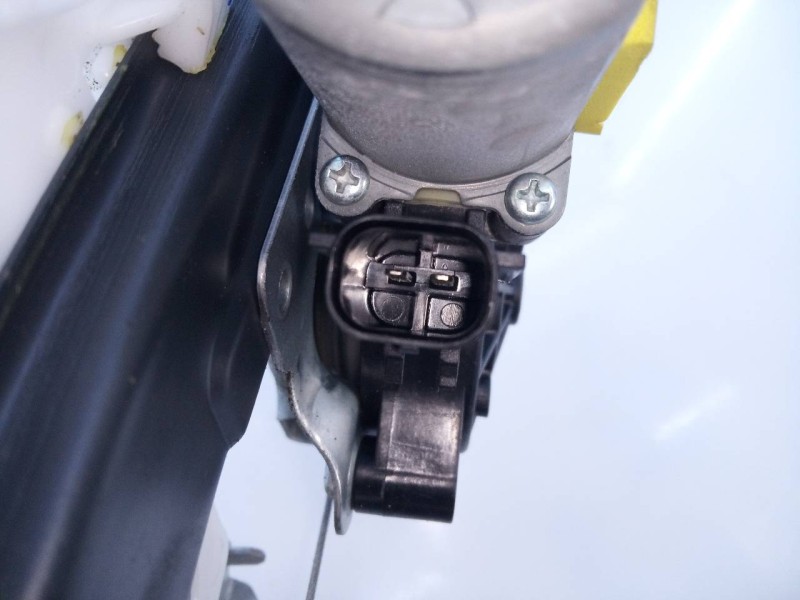 Recambio de elevalunas trasero derecho para ssangyong tivoli crystal 4x2 referencia OEM IAM   E1-B3-4-1