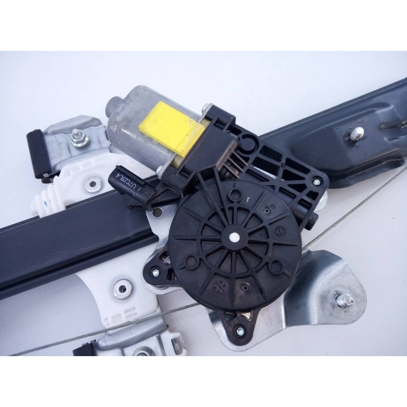 Recambio de elevalunas trasero derecho para ssangyong tivoli crystal 4x2 referencia OEM IAM   E1-B3-4-1