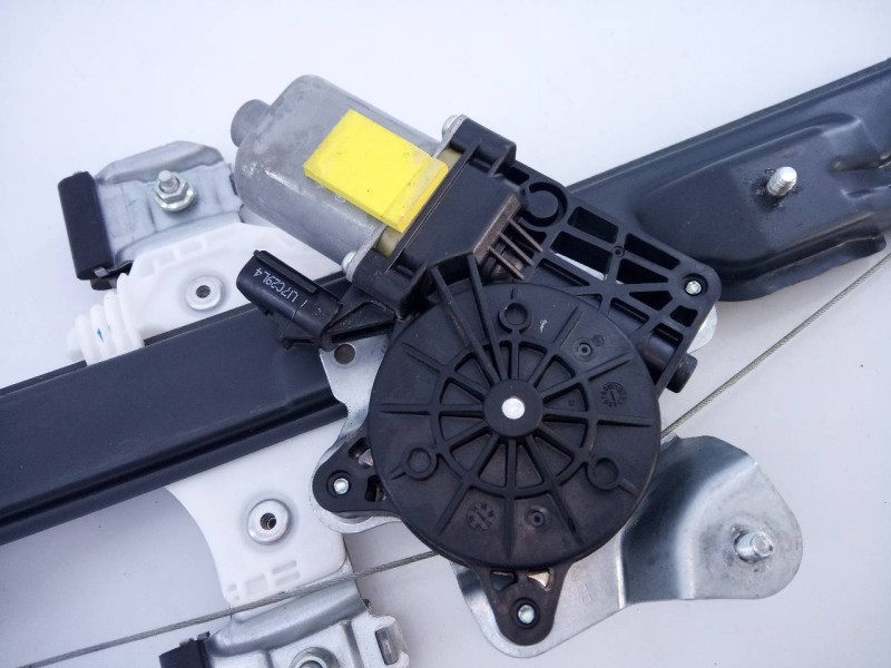 Recambio de elevalunas trasero derecho para ssangyong tivoli crystal 4x2 referencia OEM IAM   E1-B3-4-1