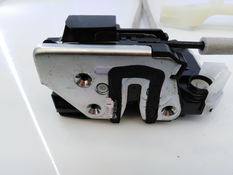 Recambio de cerradura puerta delantera izquierda para ssangyong tivoli premium 4x2 referencia OEM IAM 7121035020  E1-B3-4-2