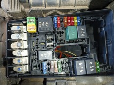 CAJA RELES / FUSIBLES 