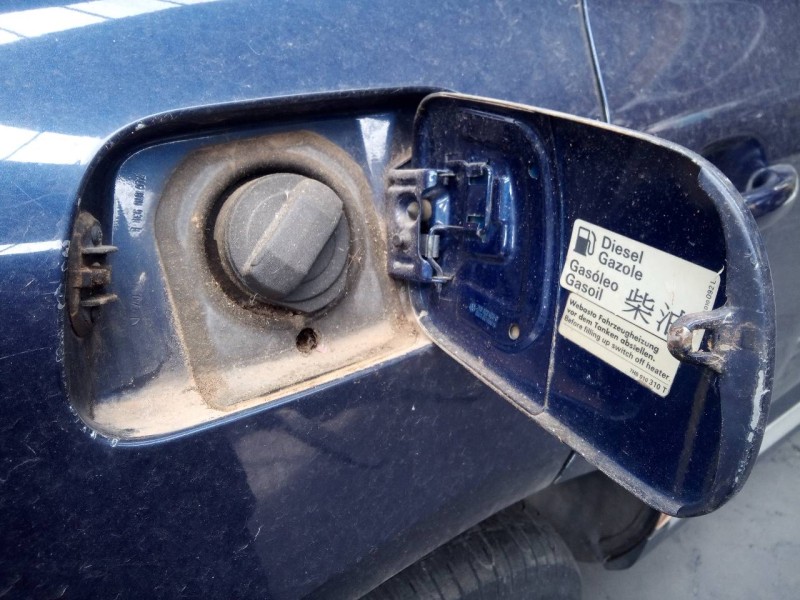 Recambio de tapa exterior combustible para volkswagen touareg (7la) tdi v10 referencia OEM IAM   