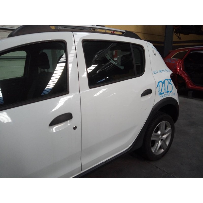 Recambio de puerta trasera izquierda para dacia sandero stepway referencia OEM IAM   