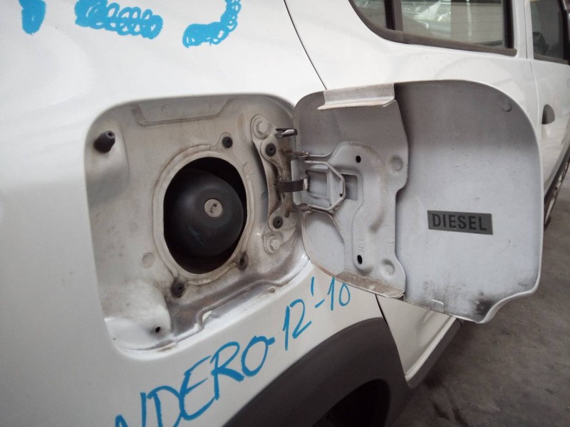 Recambio de tapa exterior combustible para dacia sandero stepway referencia OEM IAM   