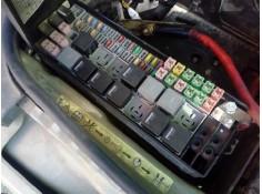 CAJA RELES / FUSIBLES 