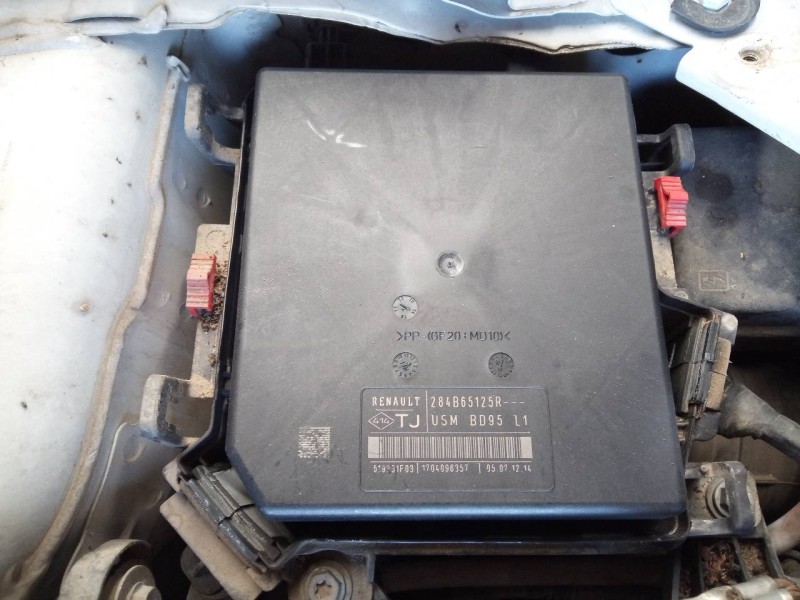 Recambio de caja reles / fusibles para renault megane iii berlina 5 p limited referencia OEM IAM 284B65125R  
