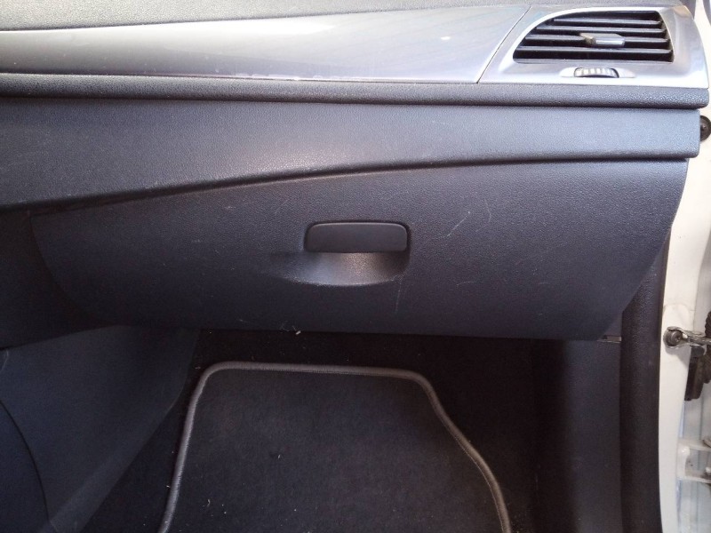 Recambio de guantera para renault megane iii berlina 5 p limited referencia OEM IAM   