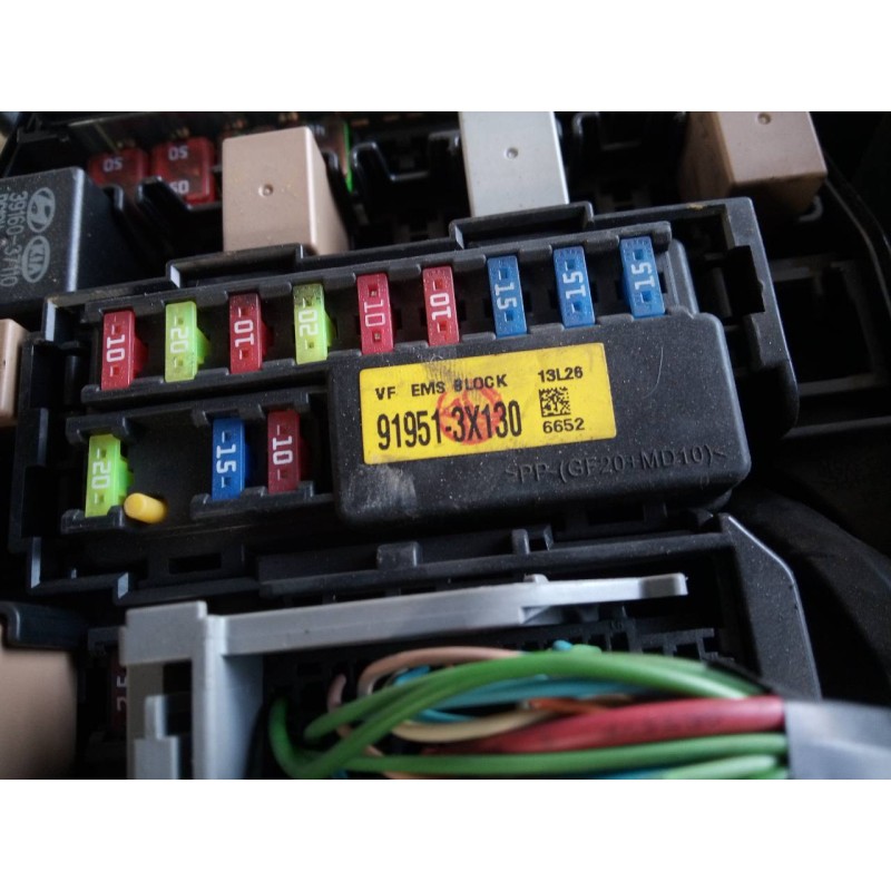 Recambio de caja reles / fusibles para kia cee´d drive referencia OEM IAM 919513X130  