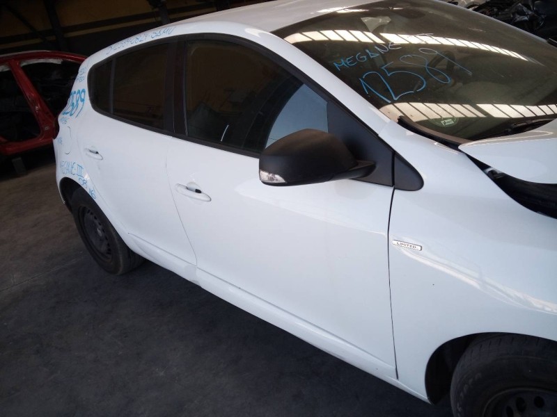 Recambio de puerta delantera derecha para renault megane iii berlina 5 p limited referencia OEM IAM   