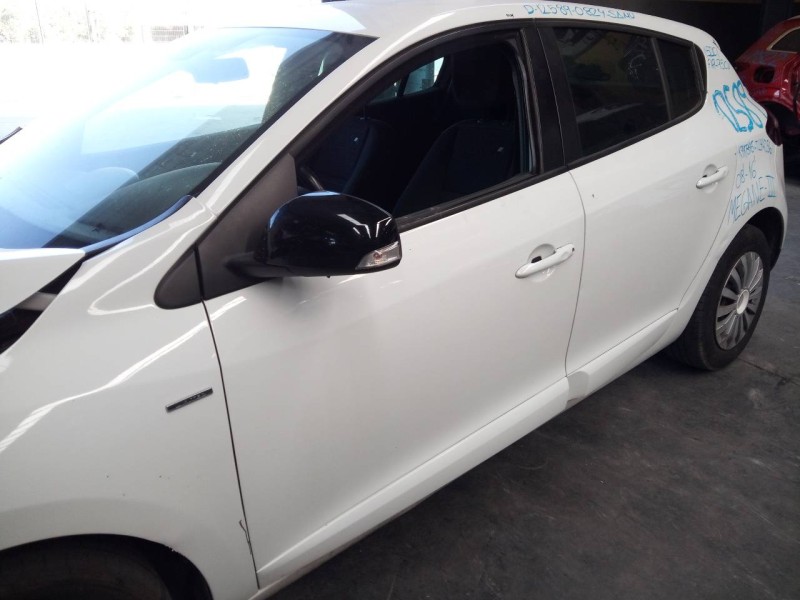 Recambio de puerta delantera izquierda para renault megane iii berlina 5 p limited referencia OEM IAM   