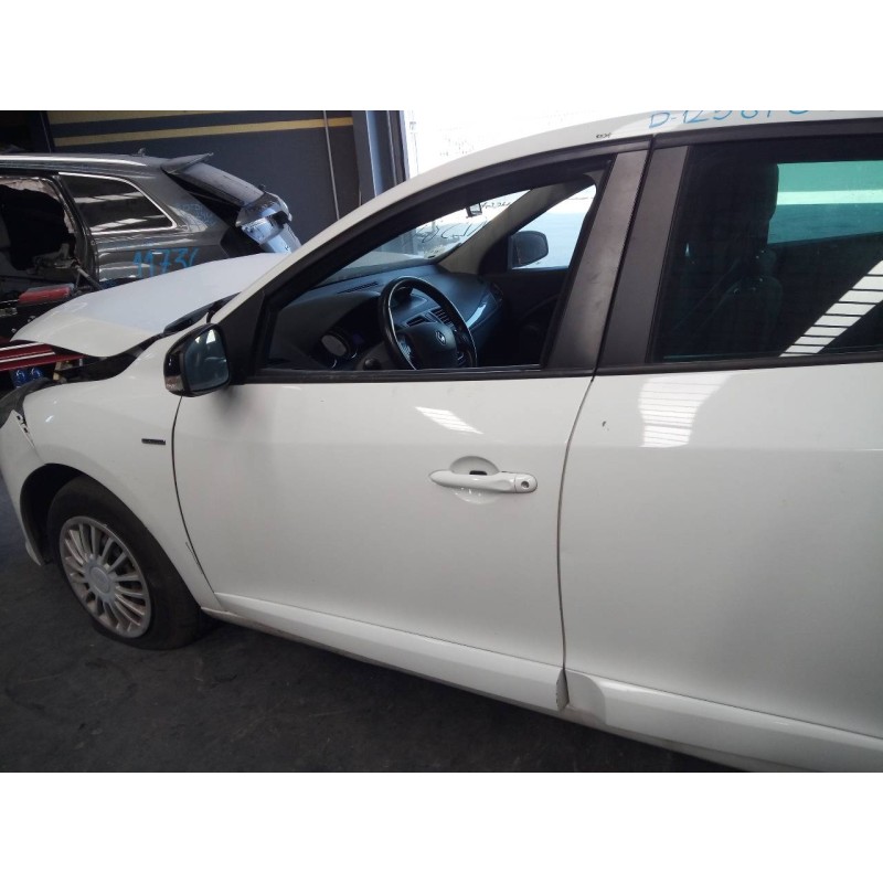 Recambio de puerta delantera izquierda para renault megane iii berlina 5 p limited referencia OEM IAM   