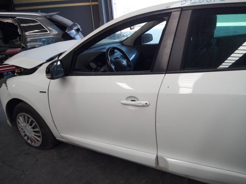 Recambio de puerta delantera izquierda para renault megane iii berlina 5 p limited referencia OEM IAM   