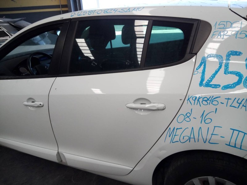 Recambio de puerta trasera izquierda para renault megane iii berlina 5 p limited referencia OEM IAM   