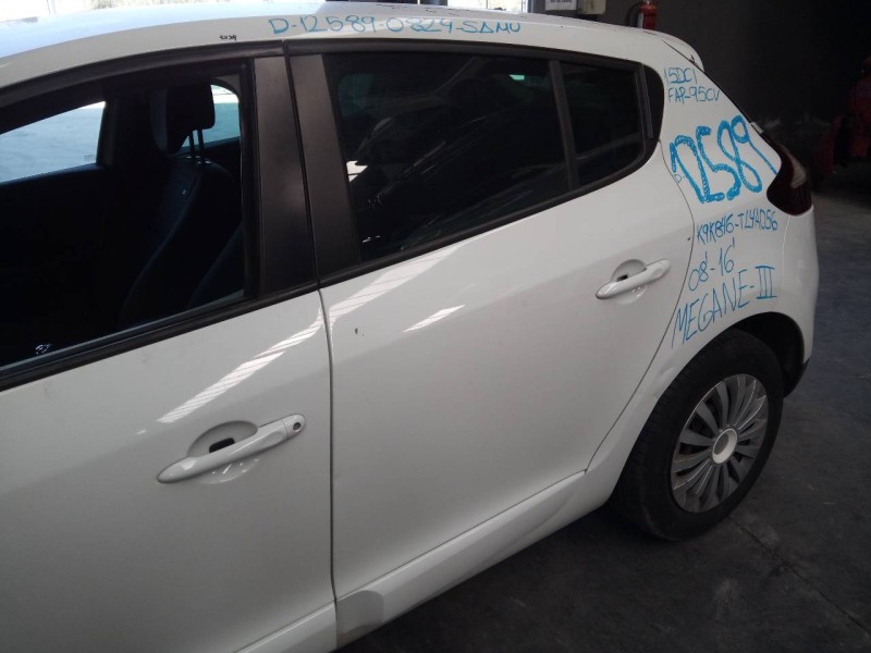 Recambio de puerta trasera izquierda para renault megane iii berlina 5 p limited referencia OEM IAM   