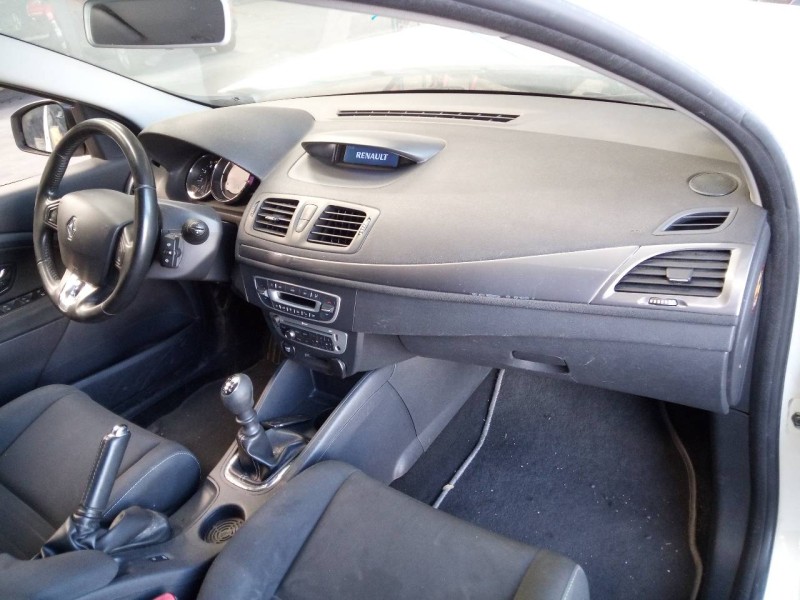 Recambio de salpicadero para renault megane iii berlina 5 p limited referencia OEM IAM   