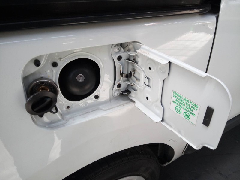 Recambio de tapa exterior combustible para dacia dokker express ambiance referencia OEM IAM   