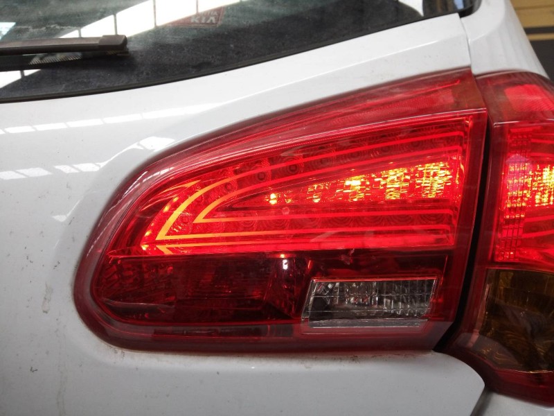 Recambio de piloto trasero derecho porton para kia cee´d drive referencia OEM IAM   