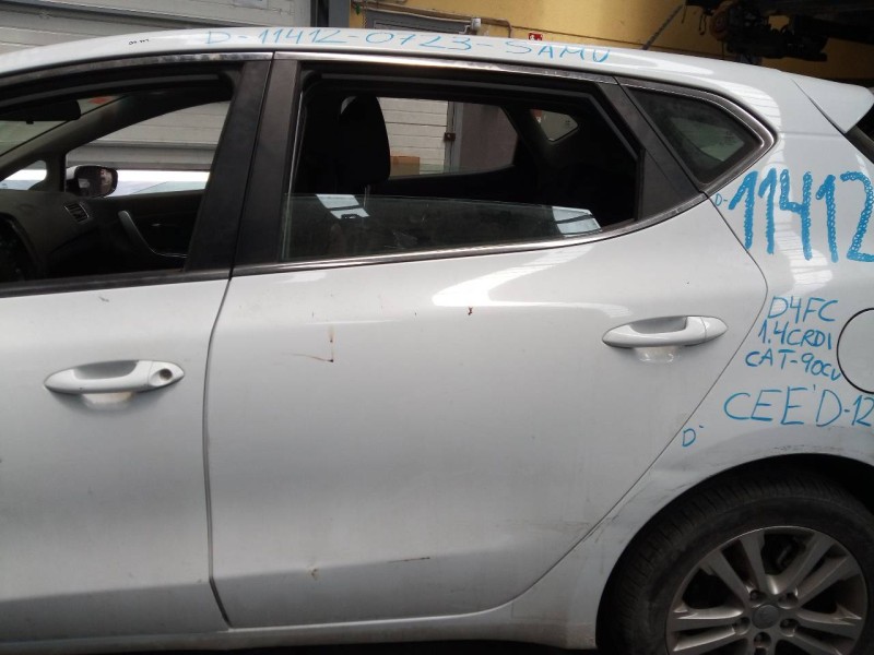 Recambio de puerta trasera izquierda para kia cee´d drive referencia OEM IAM   