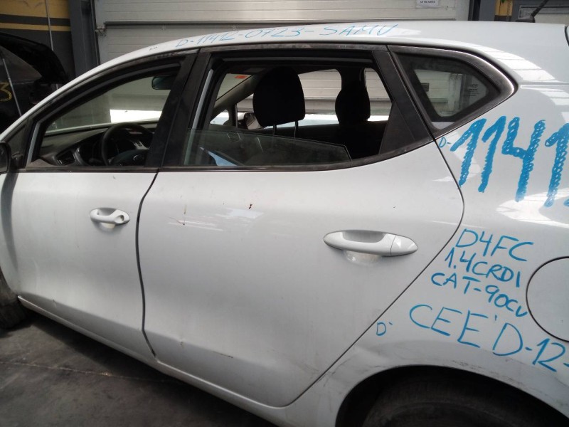 Recambio de puerta trasera izquierda para kia cee´d drive referencia OEM IAM   