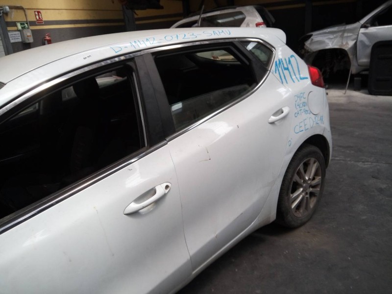 Recambio de puerta trasera izquierda para kia cee´d drive referencia OEM IAM   