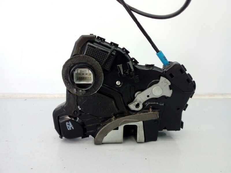 Recambio de cerradura puerta delantera izquierda para toyota auris live referencia OEM IAM 6904042241  E2-B4-30-1