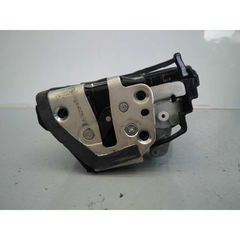 Recambio de cerradura puerta trasera izquierda para toyota auris live referencia OEM IAM 6906042021  E2-B4-20-2