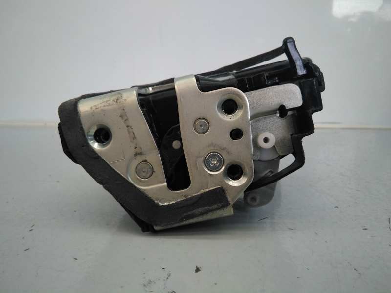 Recambio de cerradura puerta trasera izquierda para toyota auris live referencia OEM IAM 6906042021  E2-B4-20-2