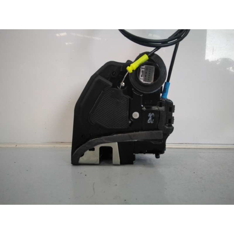 Recambio de cerradura puerta trasera izquierda para toyota auris live referencia OEM IAM 6906042021  E2-B4-20-2