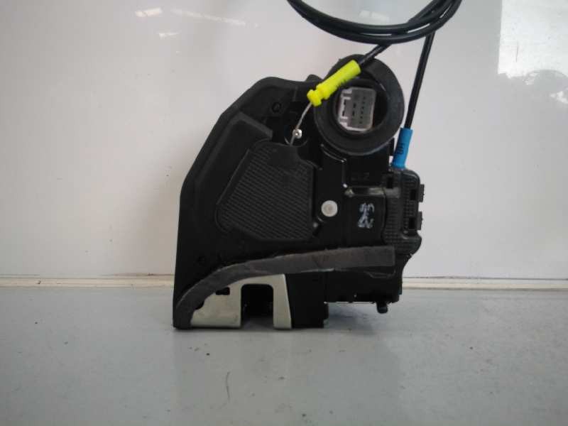 Recambio de cerradura puerta trasera izquierda para toyota auris live referencia OEM IAM 6906042021  E2-B4-20-2