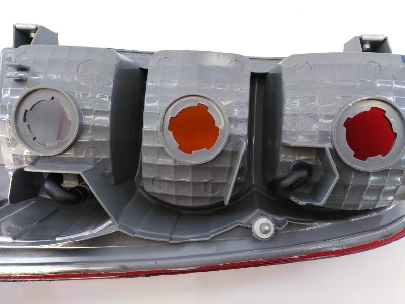 Recambio de piloto trasero izquierdo para toyota hilux (kun) referencia OEM IAM 03076564  E2-B4-23-2