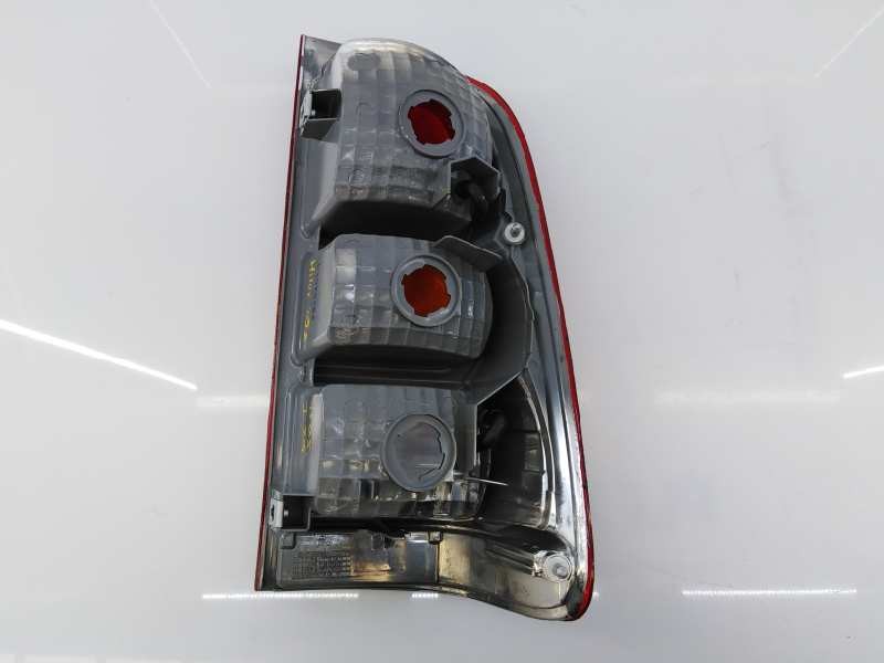 Recambio de piloto trasero izquierdo para toyota hilux (kun) referencia OEM IAM 03076564  E2-B4-23-2