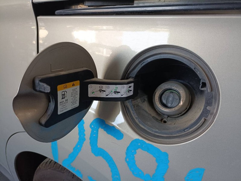 Recambio de tapa exterior combustible para ford tourneo courier (c4a) titanium referencia OEM IAM   