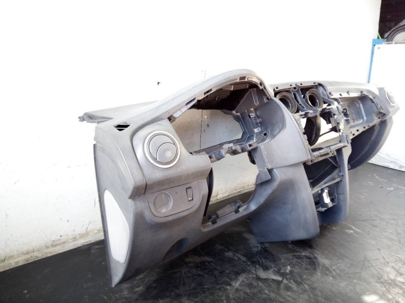 Recambio de salpicadero para dacia sandero stepway referencia OEM IAM   P1-A1-16